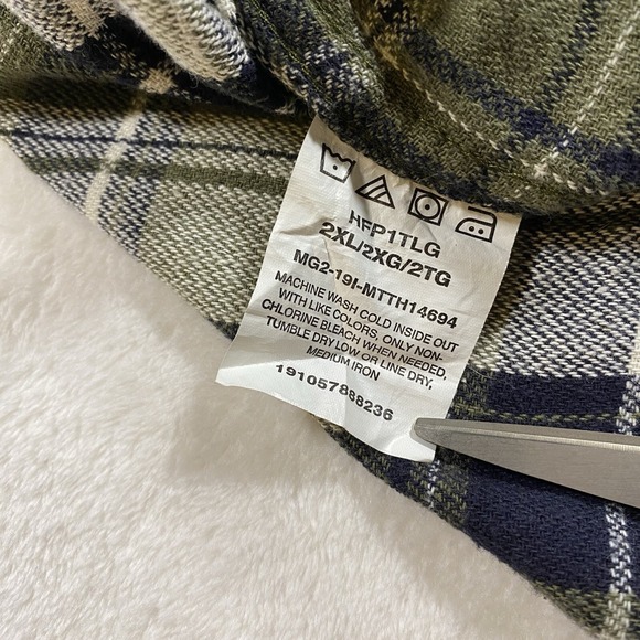 Wrangler Premium Shirt Men's 2XL Green Tan Plaid Flannel Long Sleeve Button Up - Picture 10 of 10